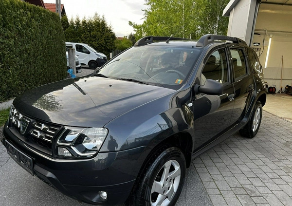 Dacia Duster cena 38900 przebieg: 179000, rok produkcji 2016 z Karlino małe 529